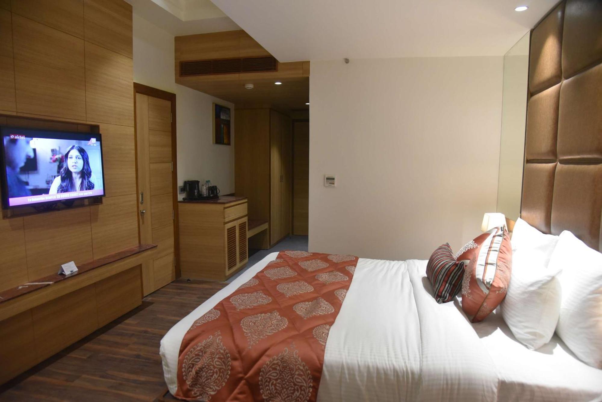 Best Western La Vista Pathānkot Εξωτερικό φωτογραφία