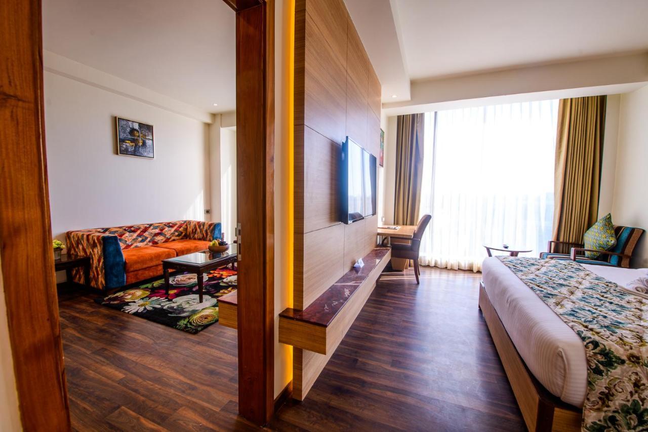 Best Western La Vista Pathānkot Εξωτερικό φωτογραφία